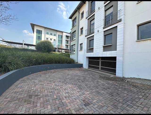 430M² OFFICE TO LET IN ECO PARK ESTATE
